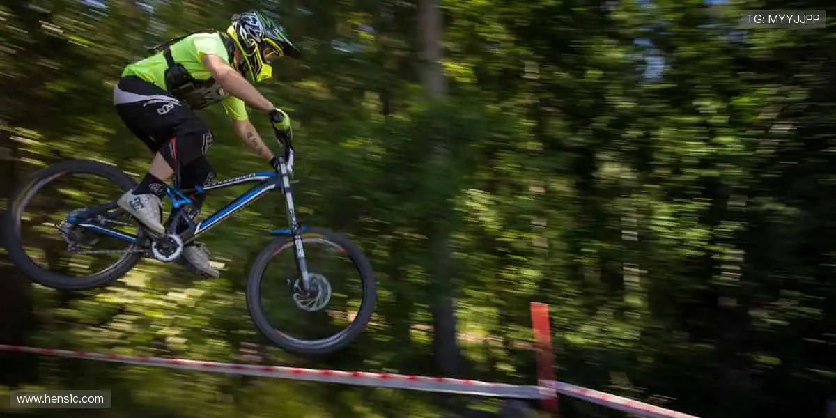 体育周边，冠军同款，你的专属装备库！🏆🎯